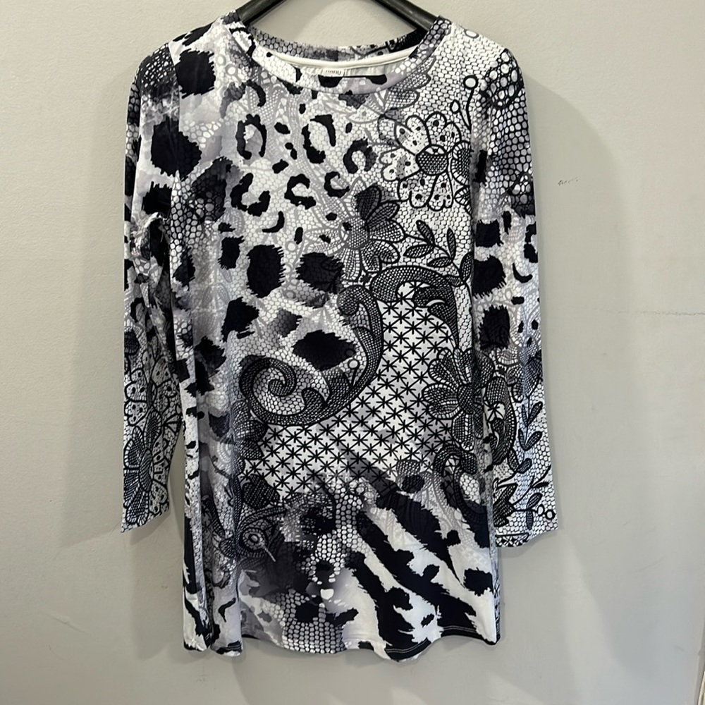 NWT Nanu women’s black and white dress size S